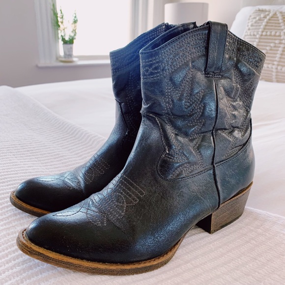 Women’s Black Cowboy Boots